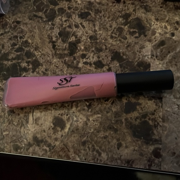 New in boxes, lot of makeup - Picture 4 of 9